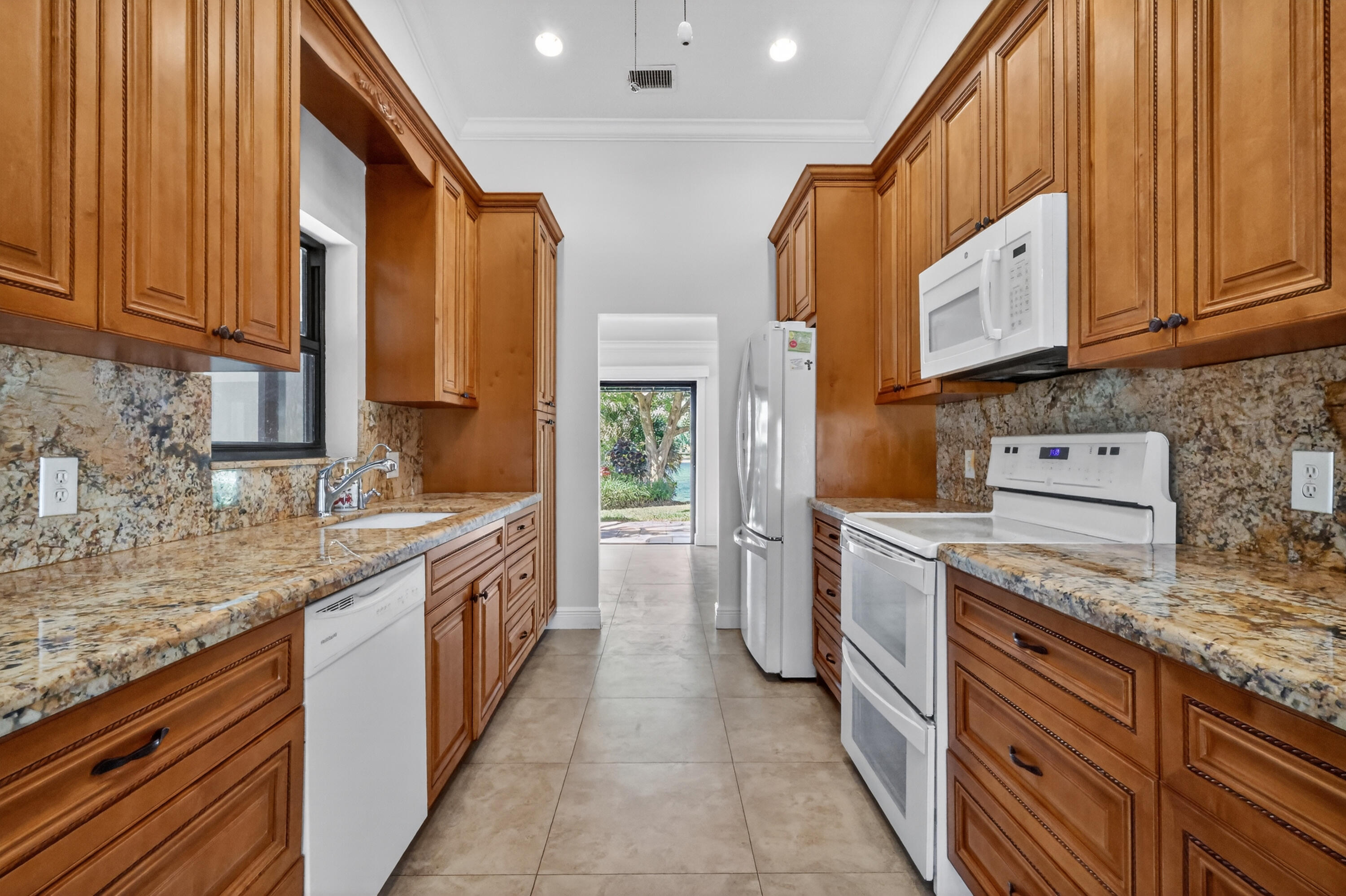6656 Las Flores Drive Boca Raton, FL 33433 - Photo 10 of 63 F14A9700