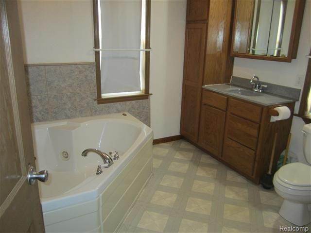 5305 East Dunbar Road Monroe, MI 48161 - Photo 10 of 17 100.JPG