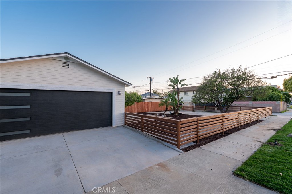 700 West 10th Street Azusa, CA 91702 - Photo 27 of 43 a view of a terrace