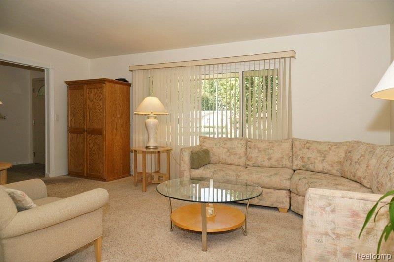18612 Gill Road Livonia, MI 48152 - Photo 6 of 23 Living Room