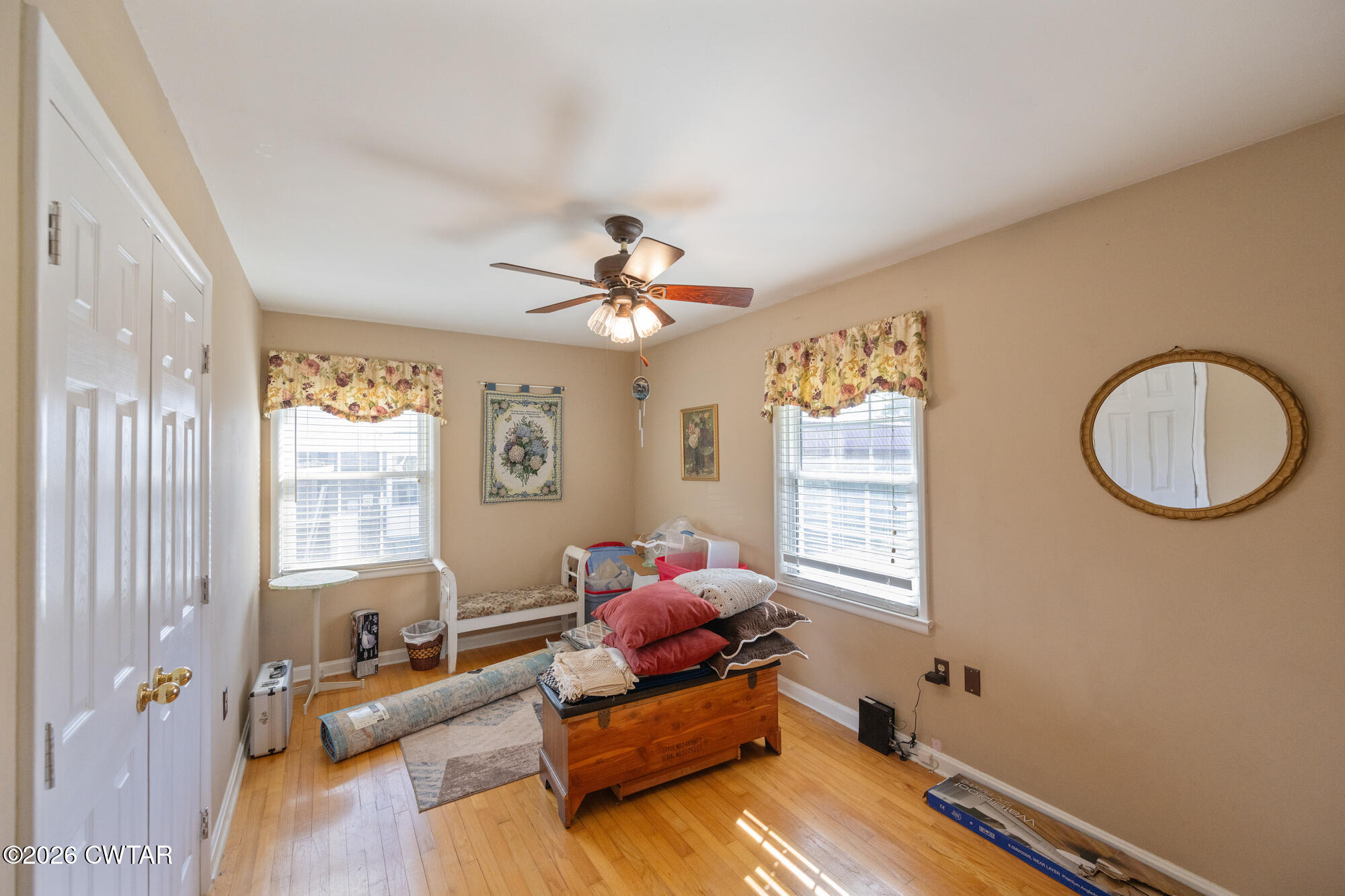 381 Sunset Drive Lexington, TN 38351 - Photo 16 of 26 a living room with furniture and a window