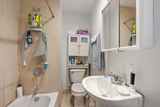 $550,000 | 934 West 35th Place, Chicago, IL 60609