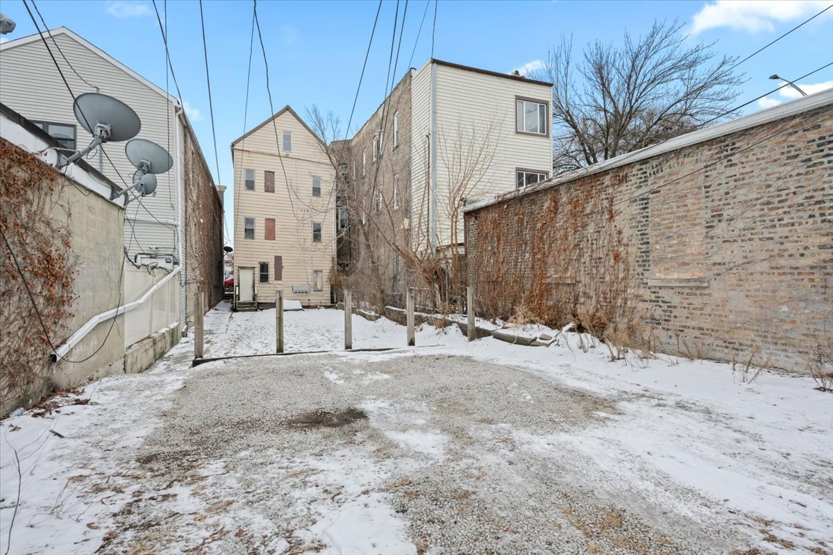 934 West 35th Place Chicago, IL 60609 - Photo 3 of 24