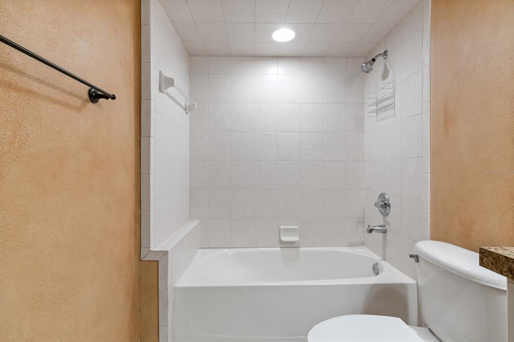 920 Hicks Road Lakeland, FL 33813 - Photo 21 of 30 Guest Bath has tub/shower combo