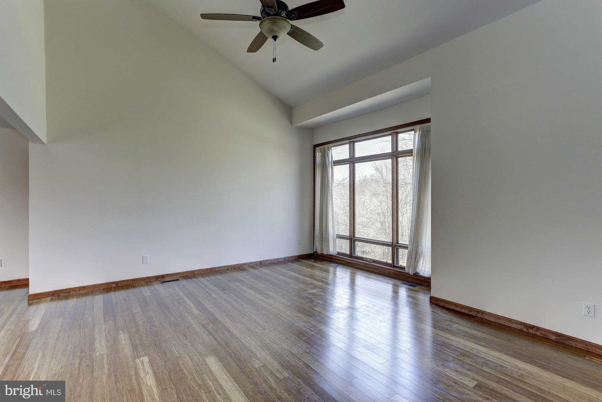 12650 Knoll Road Mount Airy, MD 21771 - Photo 4 of 30 Living Room