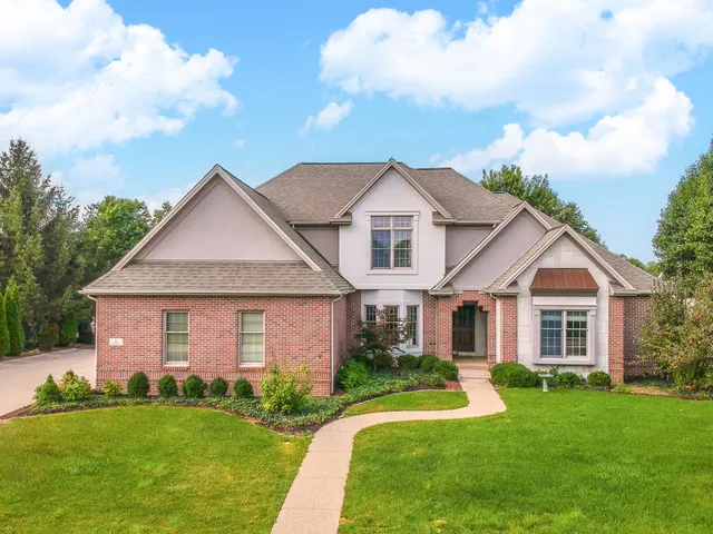 $725,000 | 6 Stonebrook Court, Bloomington, IL 61704