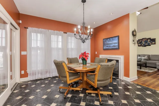 $725,000 | 6 Stonebrook Court, Bloomington, IL 61704