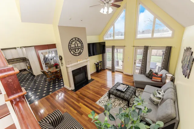 $725,000 | 6 Stonebrook Court, Bloomington, IL 61704