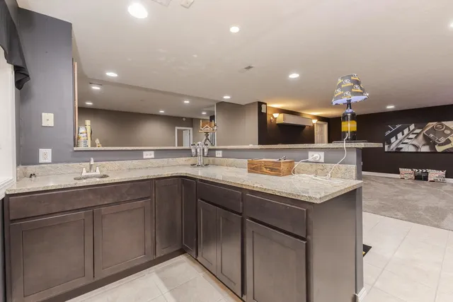 $725,000 | 6 Stonebrook Court, Bloomington, IL 61704