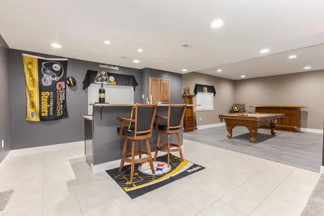 $725,000 | 6 Stonebrook Court, Bloomington, IL 61704