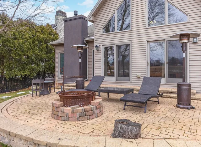 $725,000 | 6 Stonebrook Court, Bloomington, IL 61704