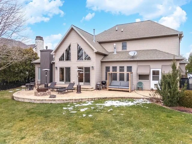$725,000 | 6 Stonebrook Court, Bloomington, IL 61704