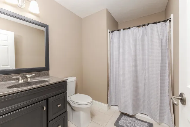 $725,000 | 6 Stonebrook Court, Bloomington, IL 61704