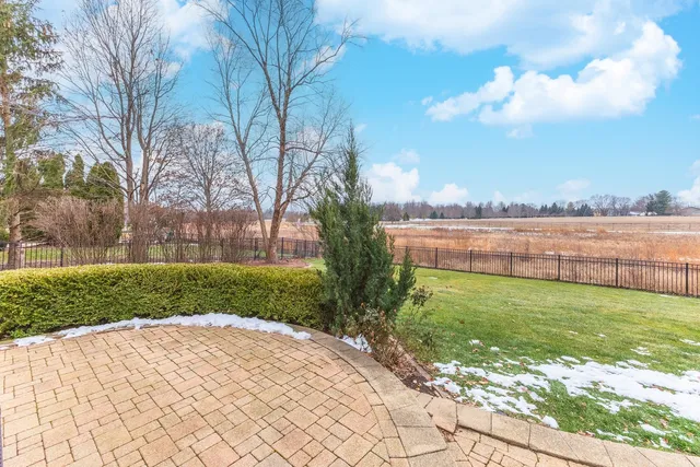 $725,000 | 6 Stonebrook Court, Bloomington, IL 61704