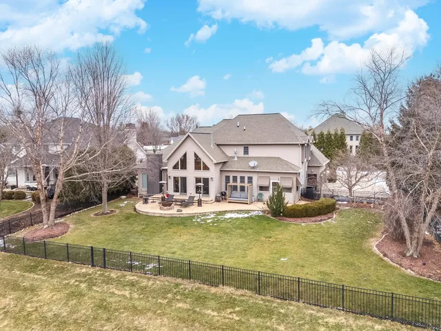 $725,000 | 6 Stonebrook Court, Bloomington, IL 61704
