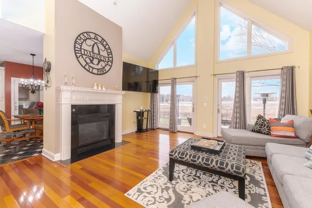 $725,000 | 6 Stonebrook Court, Bloomington, IL 61704