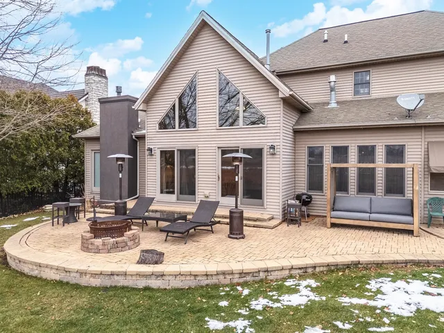 $725,000 | 6 Stonebrook Court, Bloomington, IL 61704