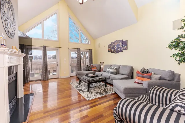 $725,000 | 6 Stonebrook Court, Bloomington, IL 61704