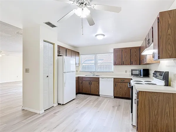 $1,199 | 467 Hunter Circle, Kissimmee, FL 34758