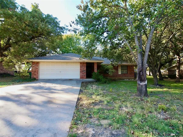 $289,900 | 3106 South Lipsey Street, Decatur, TX 76234