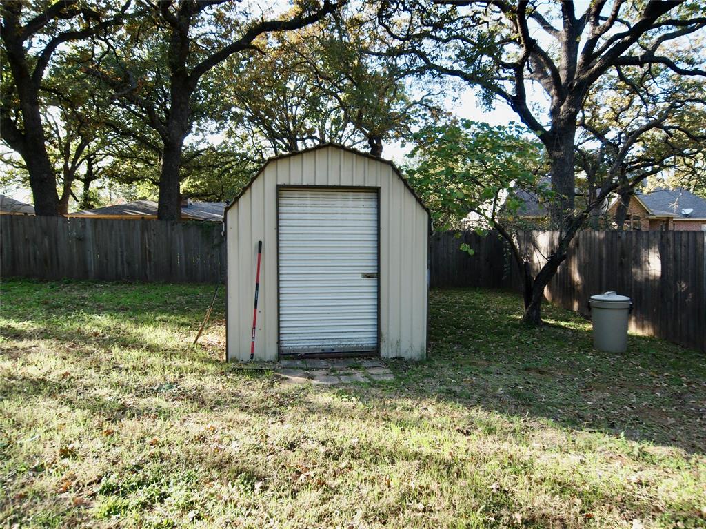3106 South Lipsey Street Decatur, TX 76234 - Photo 21 of 27 a view of a backyard