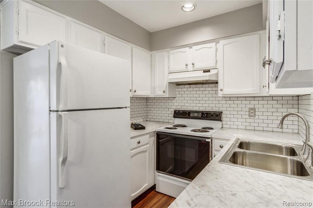 2597 Columbia Road Berkley, MI 48072 - Photo 2 of 12