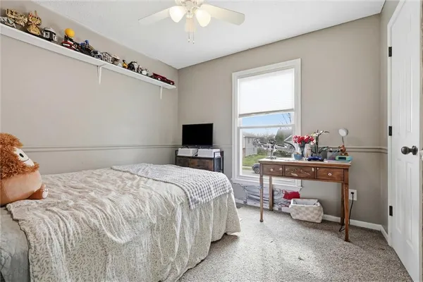 $350,000 | 814 South Park Drive, Raymore, MO 64083