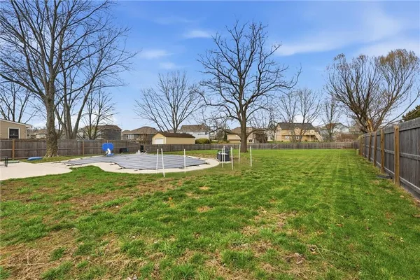 $350,000 | 814 South Park Drive, Raymore, MO 64083