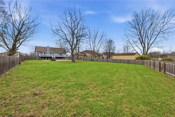 $350,000 | 814 South Park Drive, Raymore, MO 64083