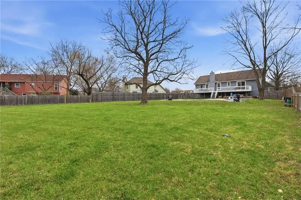 $350,000 | 814 South Park Drive, Raymore, MO 64083