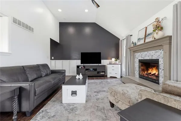 $350,000 | 814 South Park Drive, Raymore, MO 64083