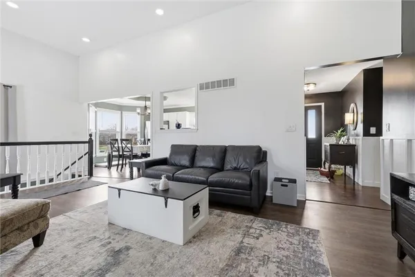 $350,000 | 814 South Park Drive, Raymore, MO 64083