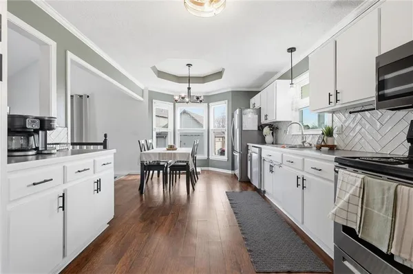 $350,000 | 814 South Park Drive, Raymore, MO 64083