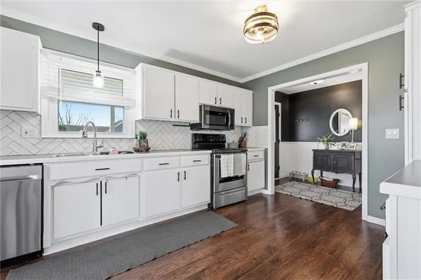 $350,000 | 814 South Park Drive, Raymore, MO 64083