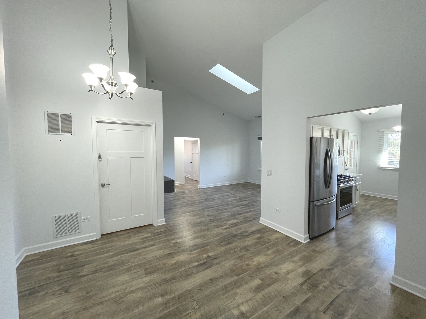 881 North Swift Road, Unit 308 Addison, IL 60101 - Photo 3 of 21 Gallery Image 3