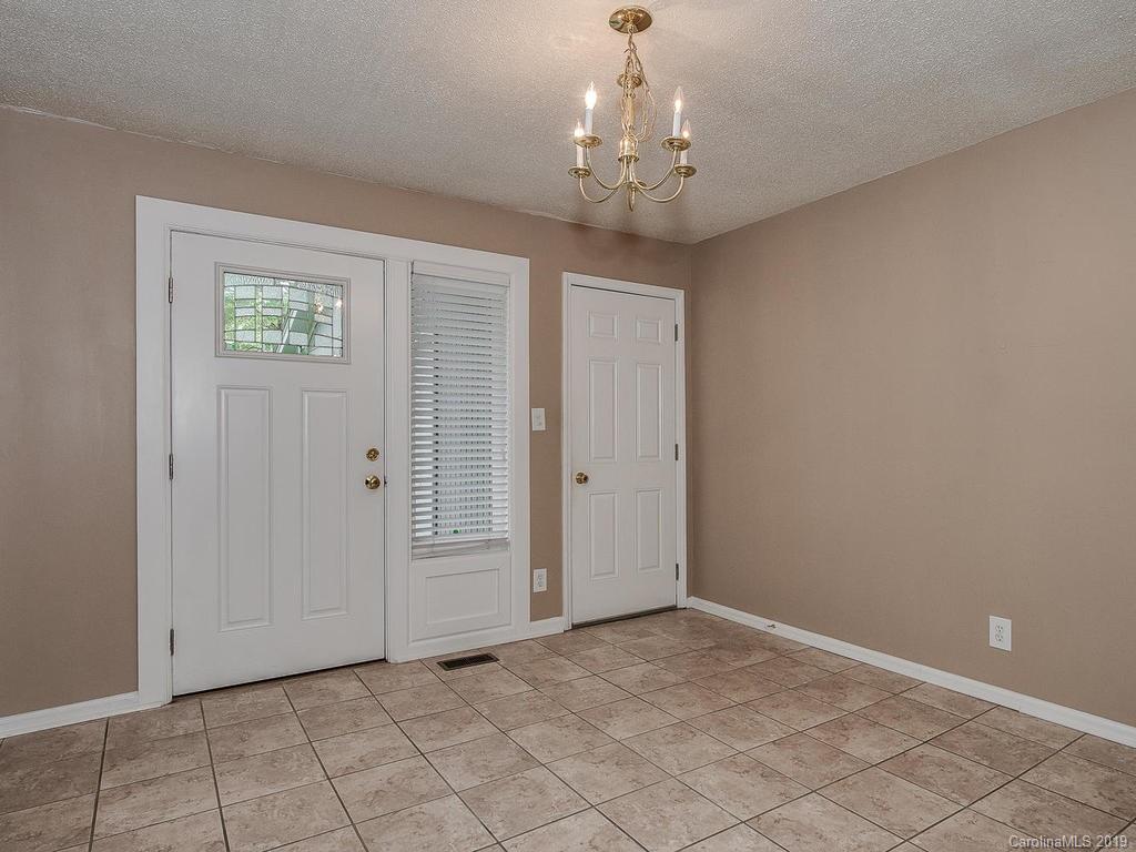 9000 Raintree Lane Charlotte, NC 28277 - Photo 5 of 29 Gallery Image 5