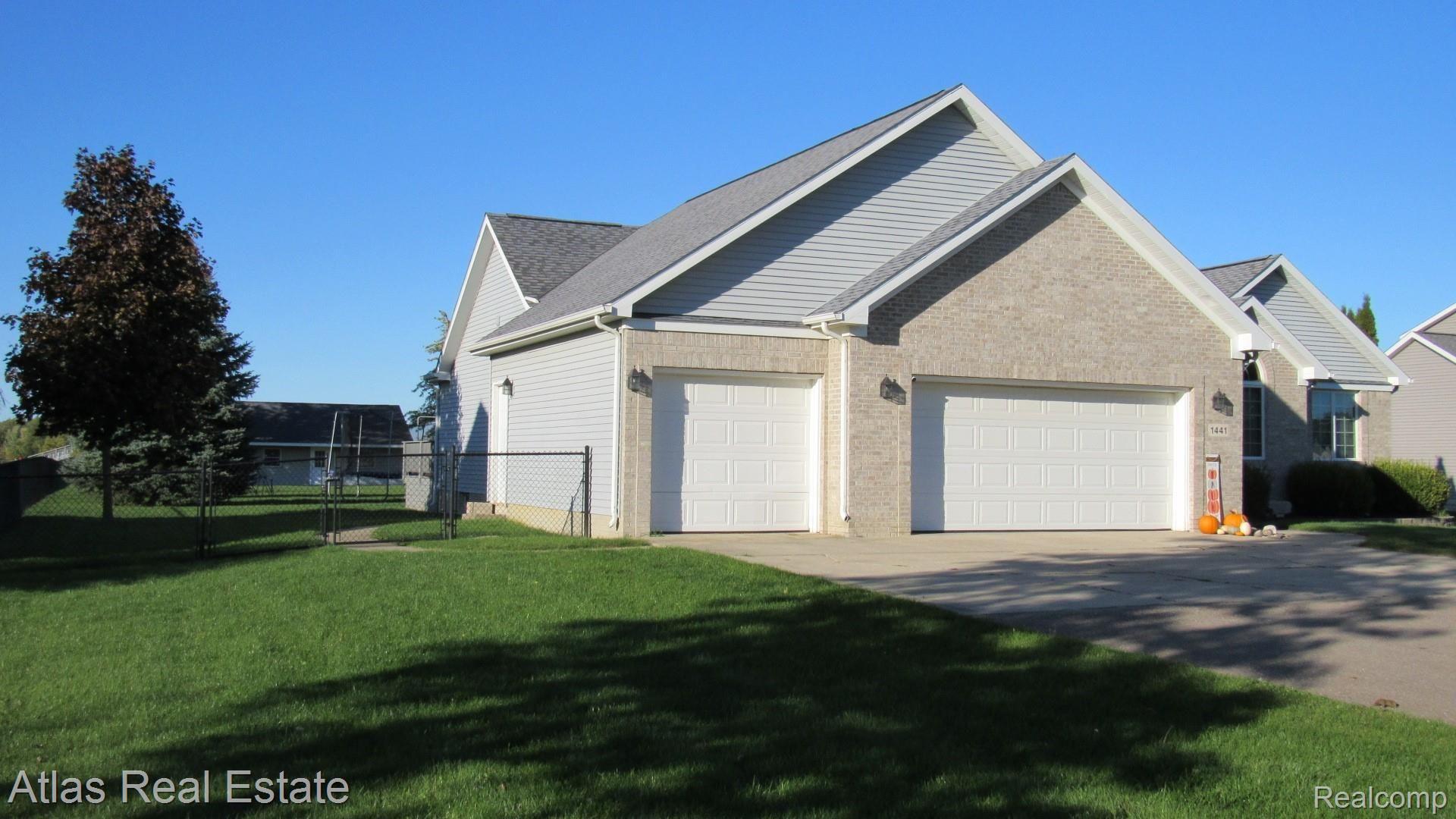 1441 Reid Road Grand Blanc, MI 48439 - Photo 3 of 31 IMG_2671.JPG