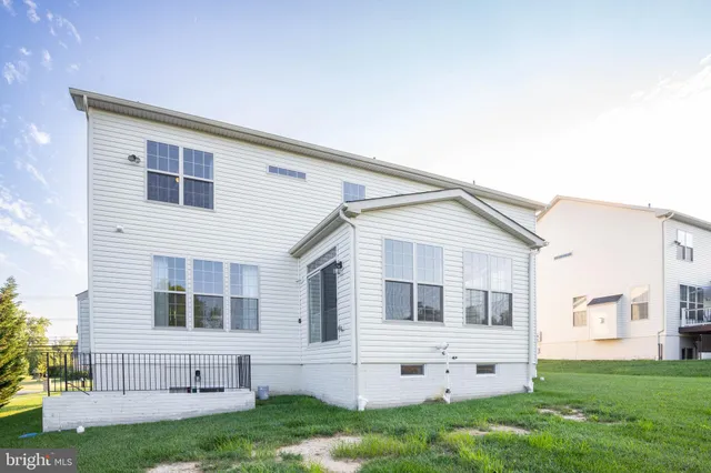 a view of house with yard