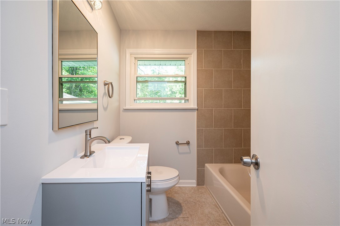 25975 Highland Road Cleveland, OH 44143 - Photo 14 of 24