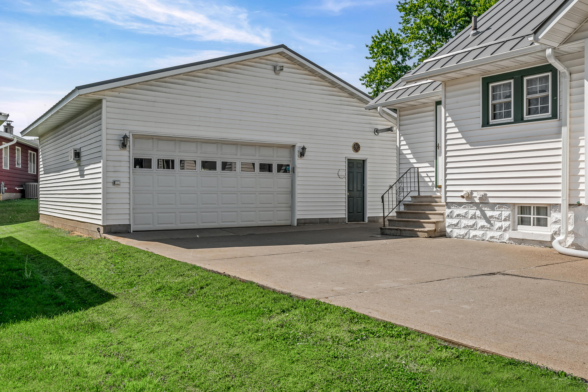 109 Madison Street Arcadia, WI 54612 - Photo 26 of 30 Garage