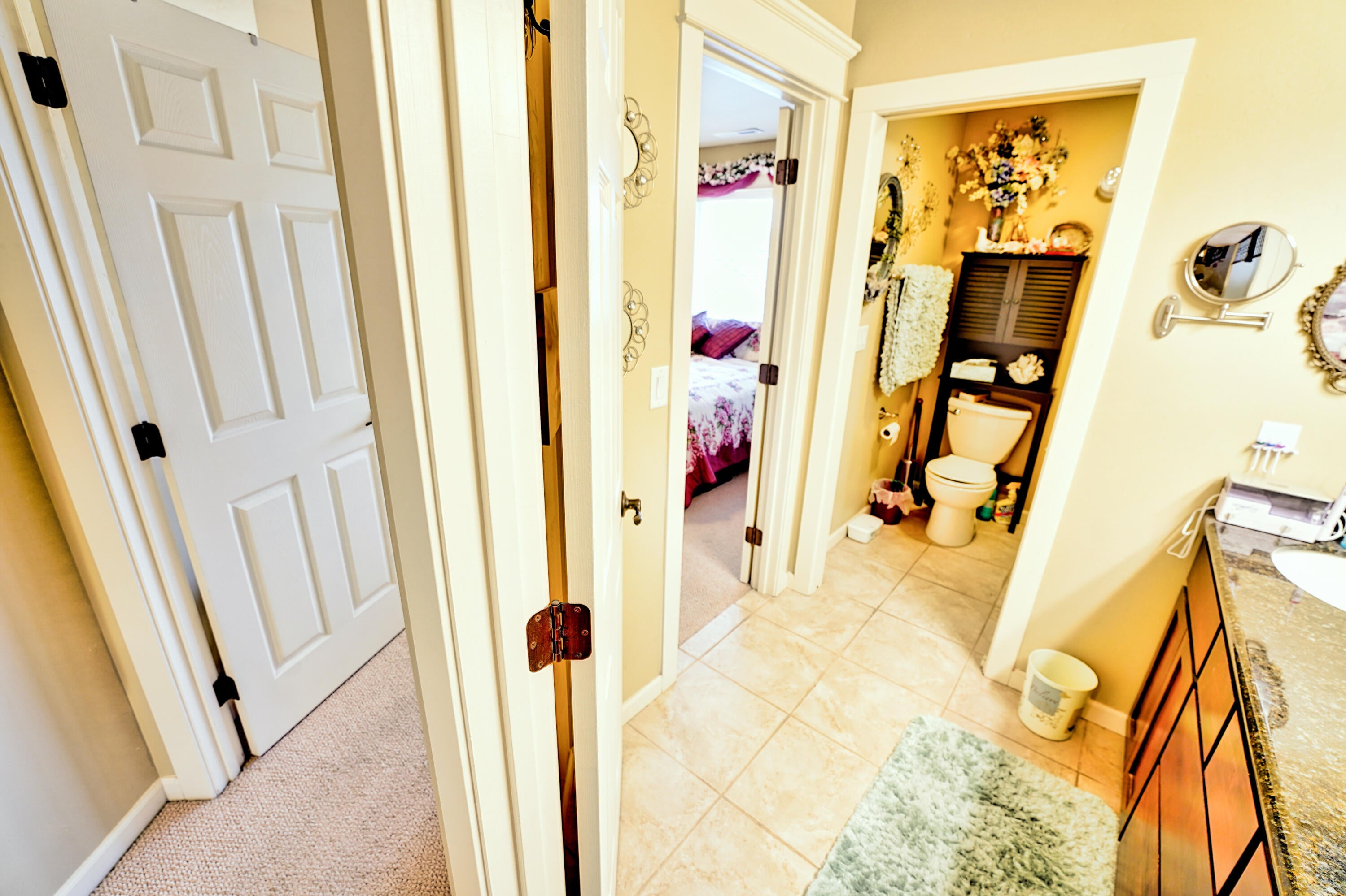 2154 Rabun Way Central Point, OR 97502 - Photo 29 of 39 Upstairs Bathroom