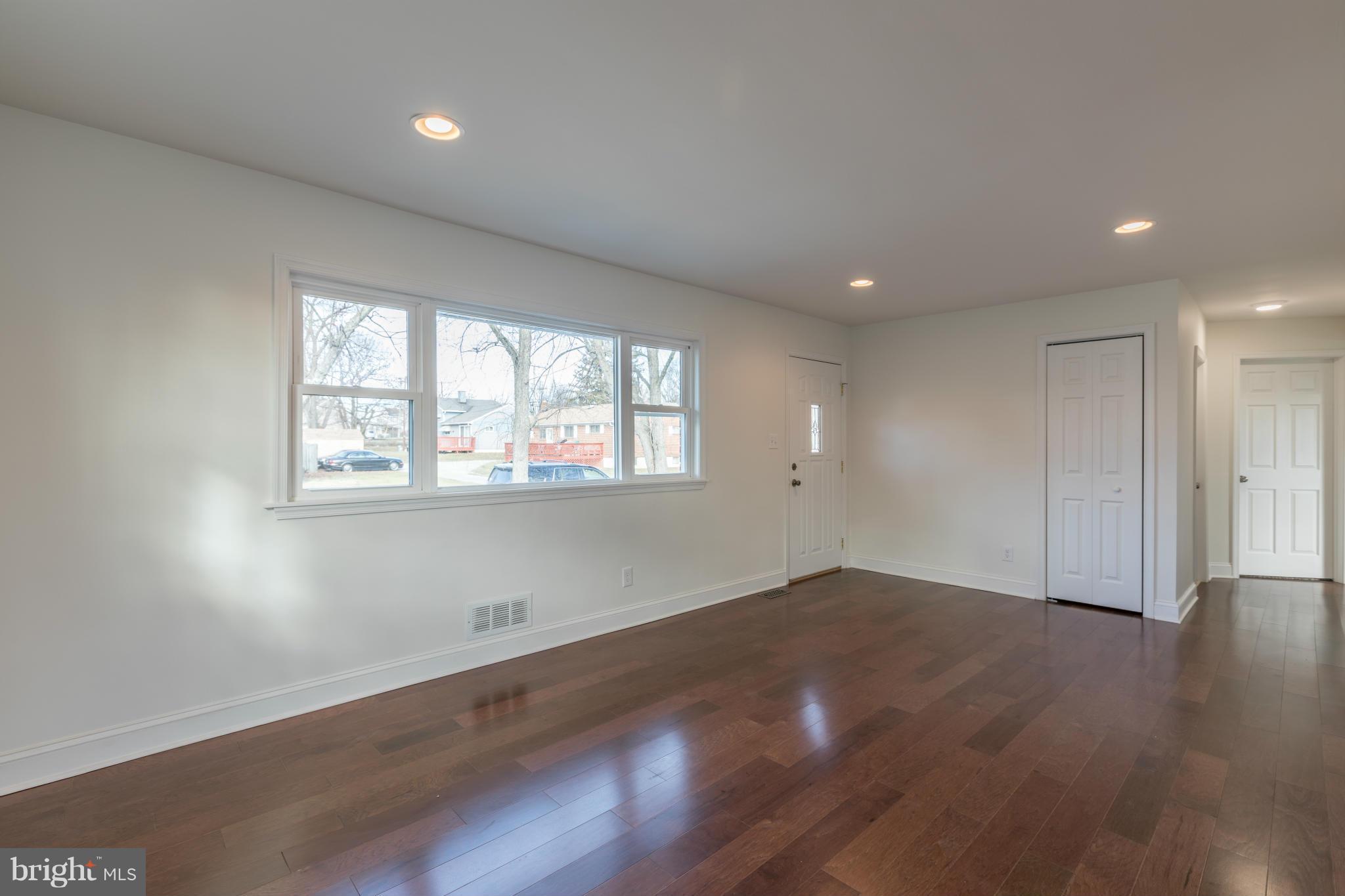 2821 Greenlawn Road Baltimore, MD 21207 - Photo 12 of 28 Living Room