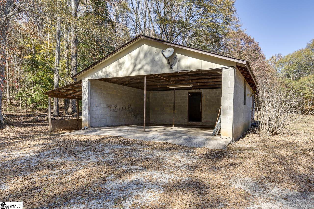 848 Black Snake Road Easley, SC 29640 - Photo 3 of 21