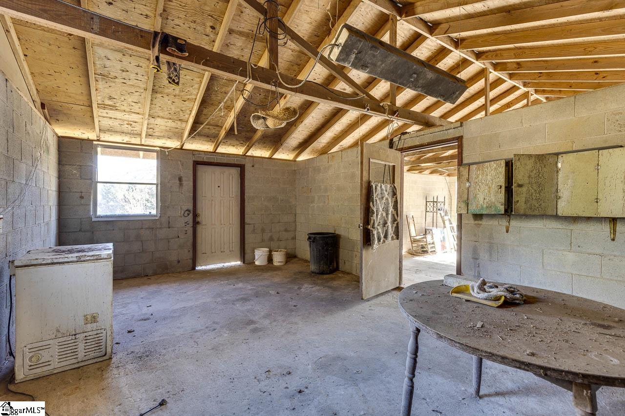 848 Black Snake Road Easley, SC 29640 - Photo 4 of 21