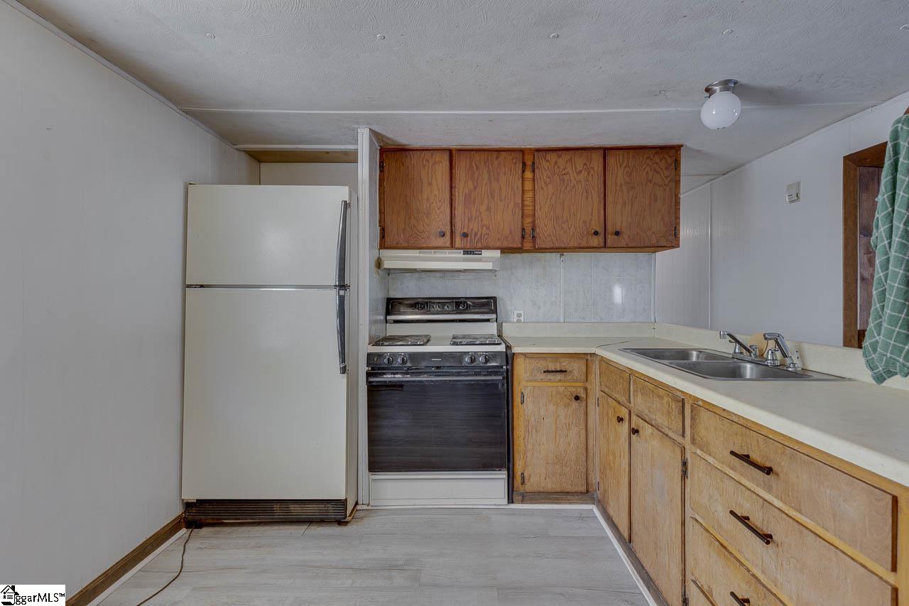 848 Black Snake Road Easley, SC 29640 - Photo 9 of 21