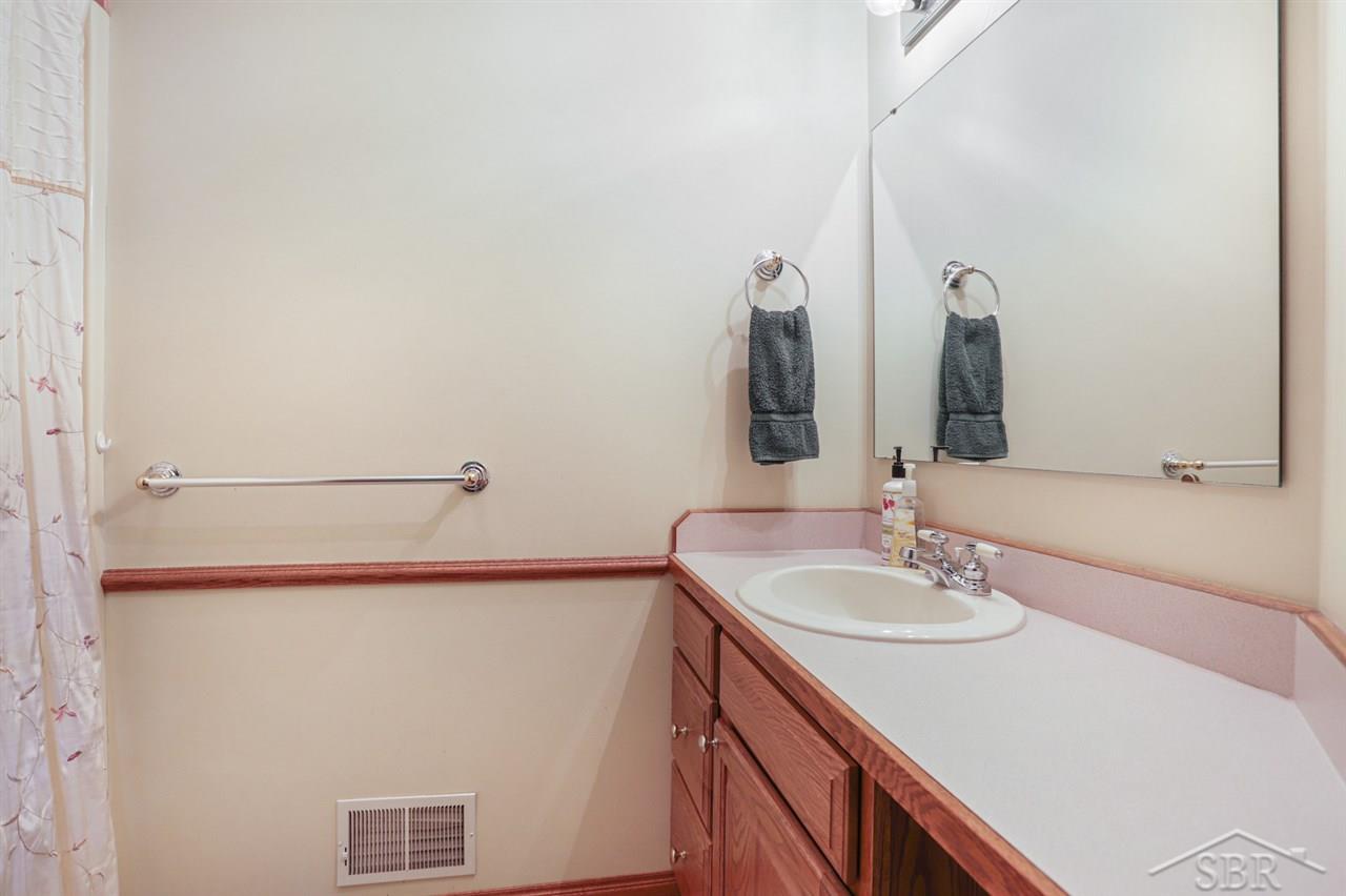 1291 Kennely Road Saginaw, MI 48609 - Photo 31 of 65 50024259-34.JPG