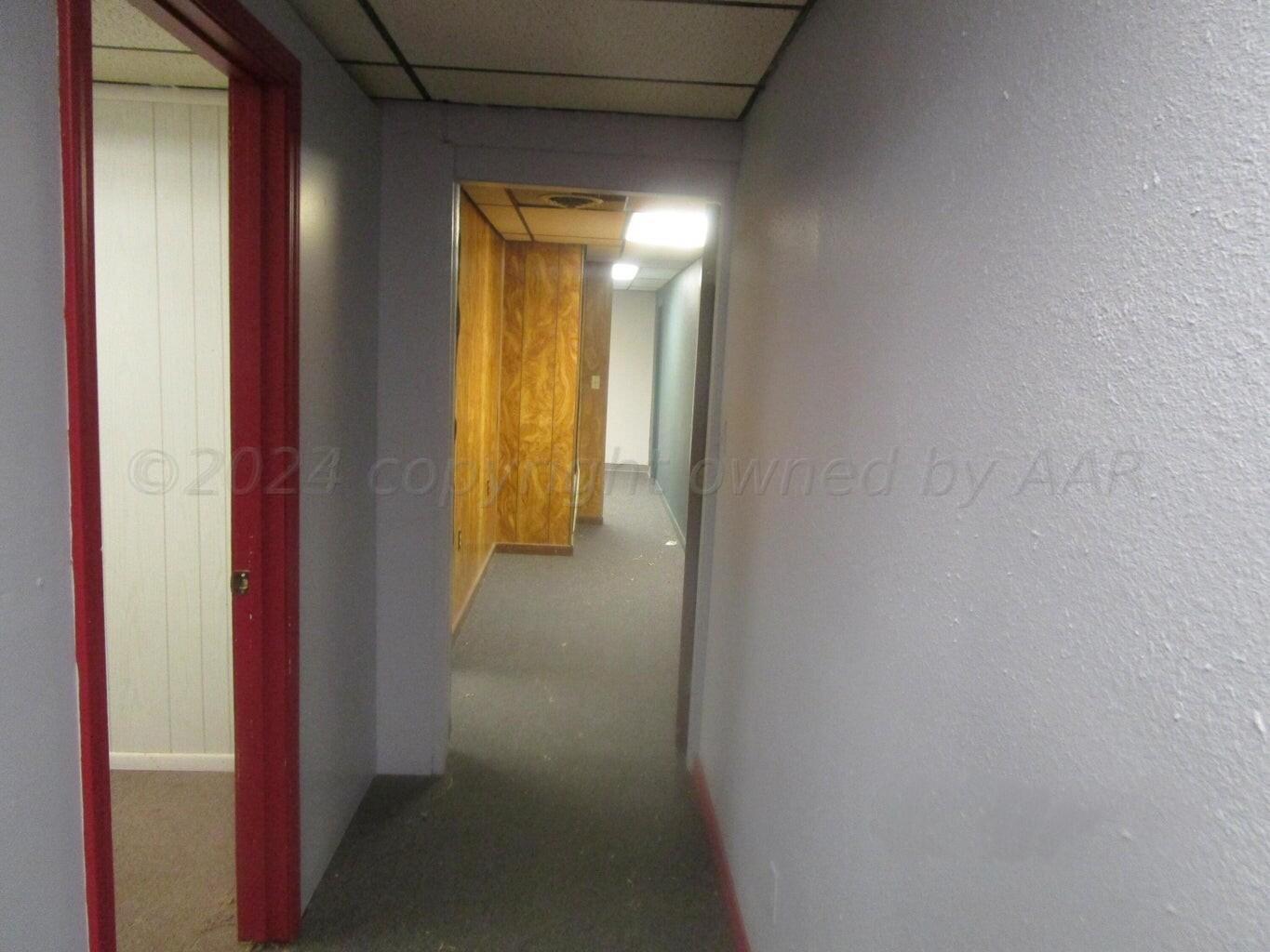 811 South Cedar Street Borger, TX 79007 - Photo 6 of 11 Hallway