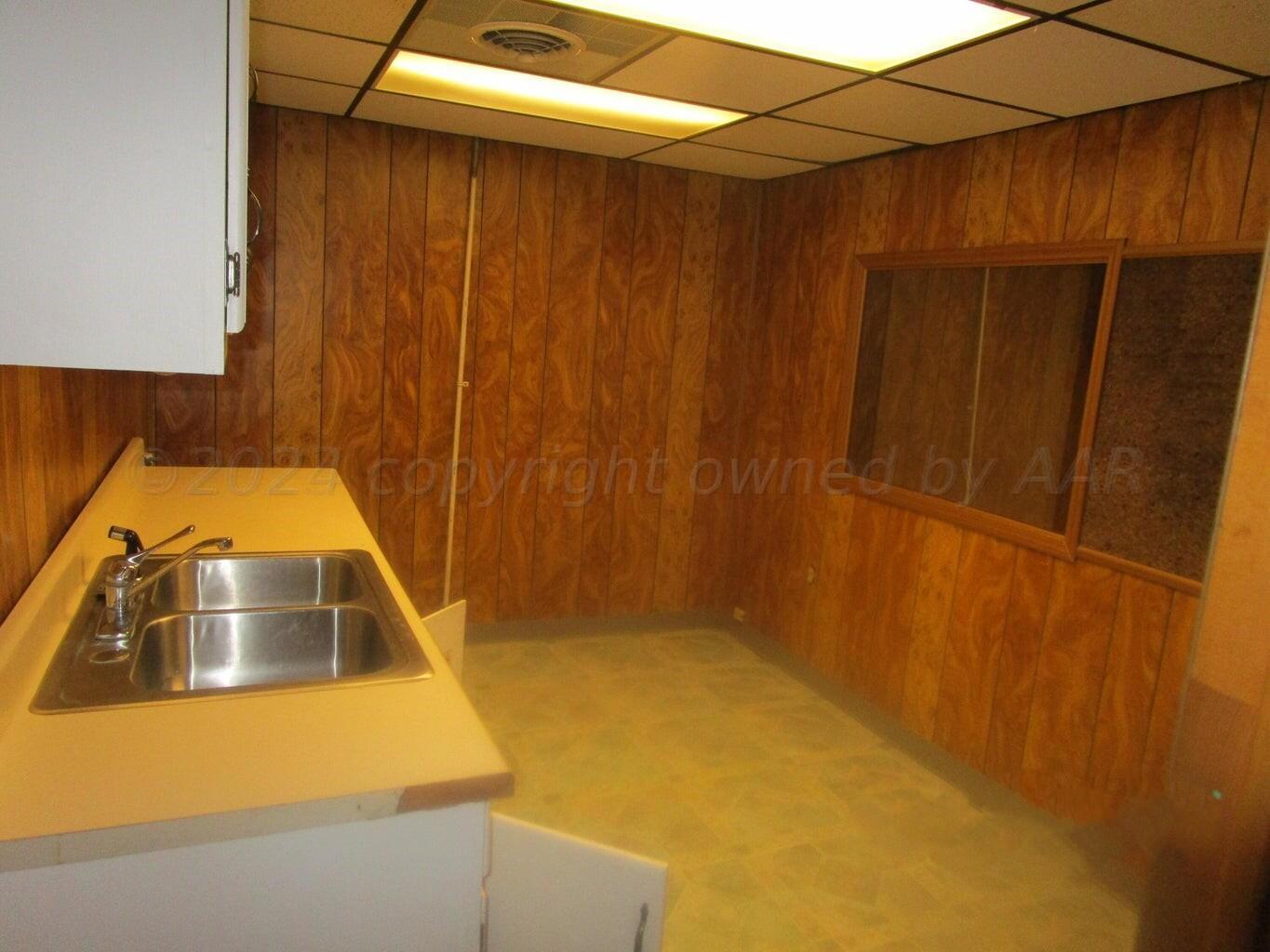 811 South Cedar Street Borger, TX 79007 - Photo 8 of 11 Kitchen