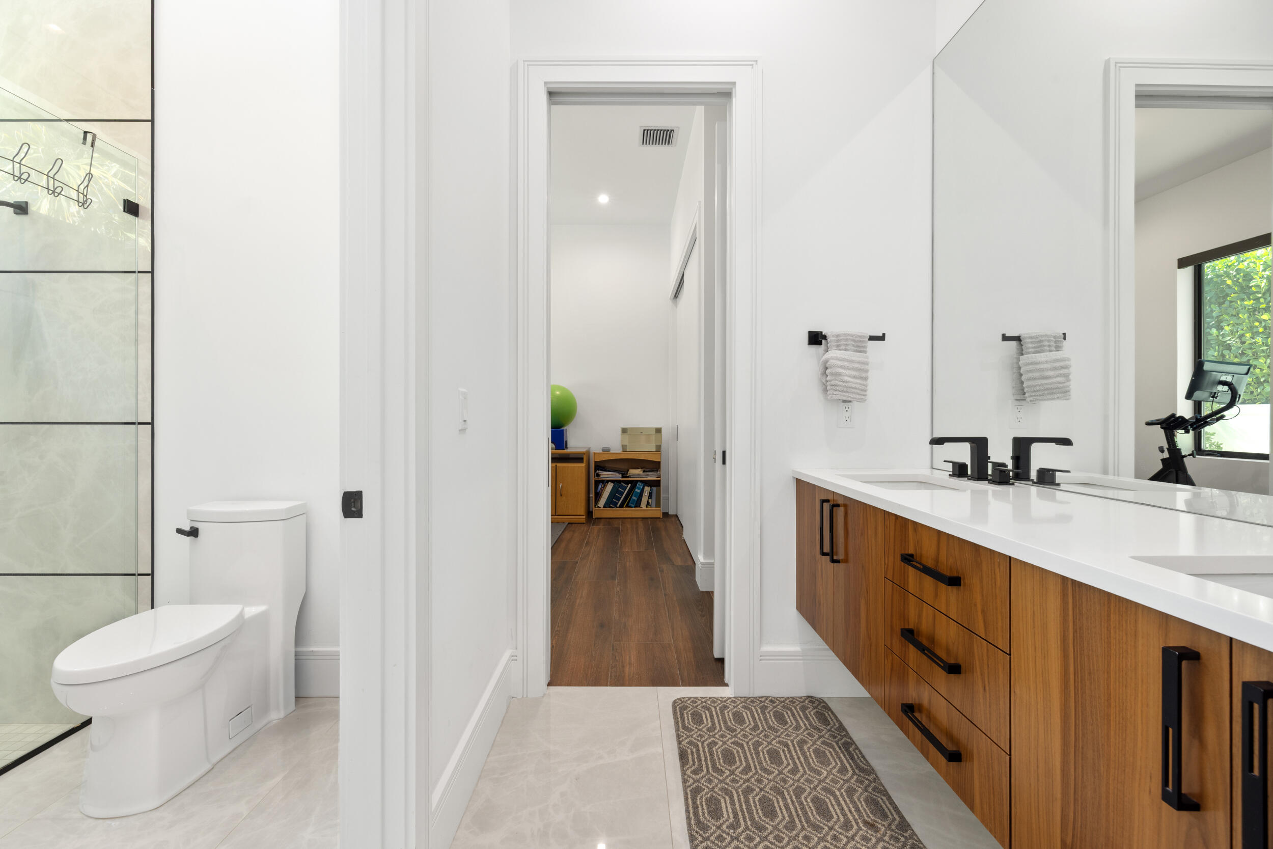 10 Coconut Road Delray Beach, FL 33444 - Photo 21 of 41 Jack and Jill bath