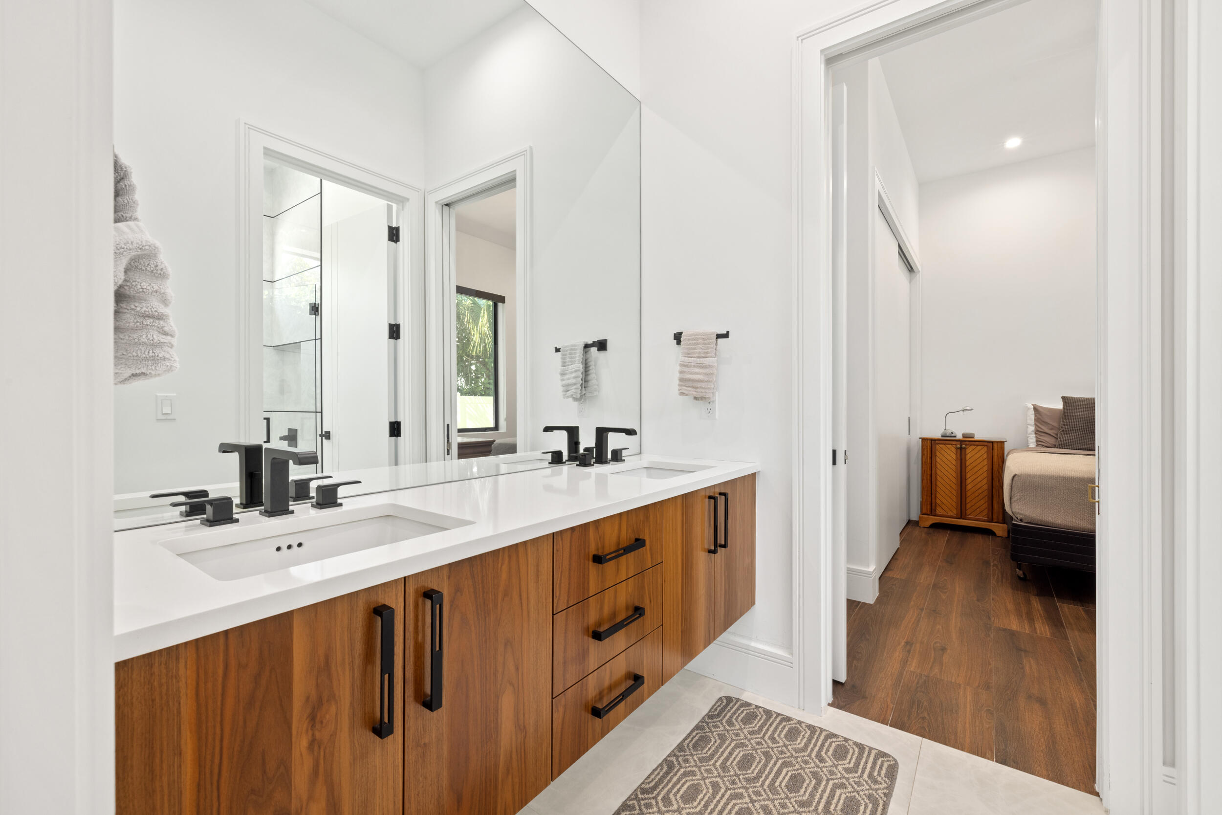 10 Coconut Road Delray Beach, FL 33444 - Photo 22 of 41 Jack and Jill bath